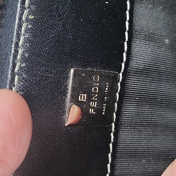 Fendi Zip Around Wallet Authentic - Picture 11 of 12